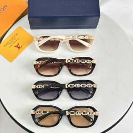 Picture of Louis Vuitton Sunglasses _SKUfw77118920fw